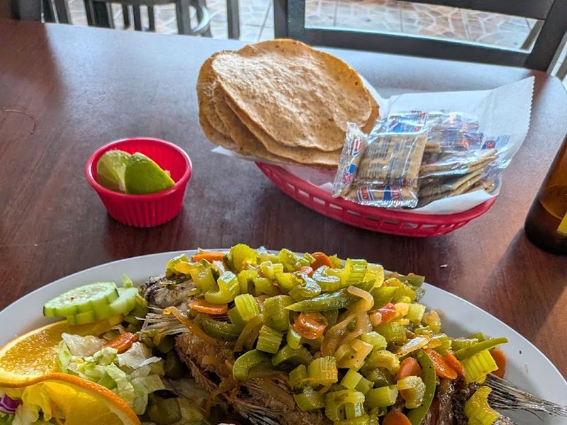 Mariscos La Laguna interior