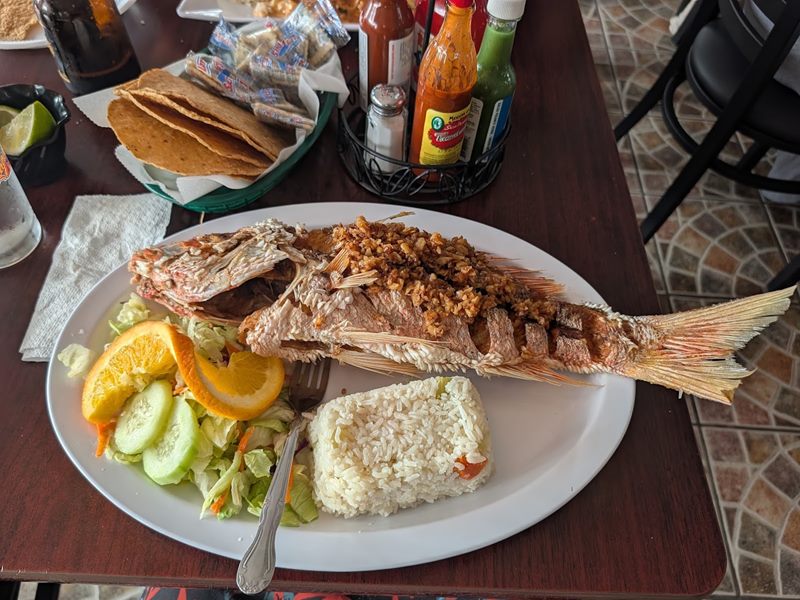 Mariscos La Laguna food